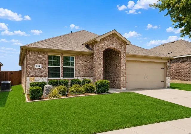 Photo 1 of Single family home for sale at 932 Juno Ln, Denton, TX 76209 | MLS# 21272054 | Listing updated on 2026-08-29