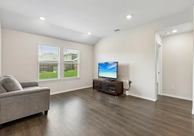Photo 4 of Single family home for sale at 932 Juno Ln, Denton, TX 76209 | MLS# 21272054 | Listing updated on 2026-08-29