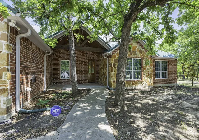 Photo 1 of Single family home for sale at 6373 Hidden Oaks Dr, Quinlan, TX 75474 | MLS# 21271922 | Listing updated on 2026-09-01