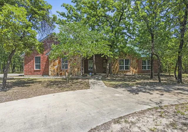 Photo 3 of Single family home for sale at 6373 Hidden Oaks Dr, Quinlan, TX 75474 | MLS# 21271922 | Listing updated on 2026-09-01