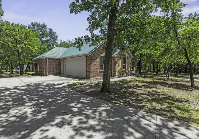 Photo 3 of Single family home for sale at 6373 Hidden Oaks Dr, Quinlan, TX 75474 | MLS# 21271922 | Listing updated on 2026-09-01