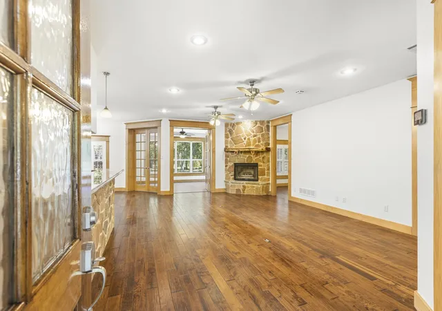 Photo 4 of Single family home for sale at 6373 Hidden Oaks Dr, Quinlan, TX 75474 | MLS# 21271922 | Listing updated on 2026-09-01