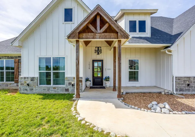 Photo 3 of Sale Pending at 1024 Monarch Ct, Poolville, TX 76487 | MLS# 21266685 | Listing updated on 2026-07-20
