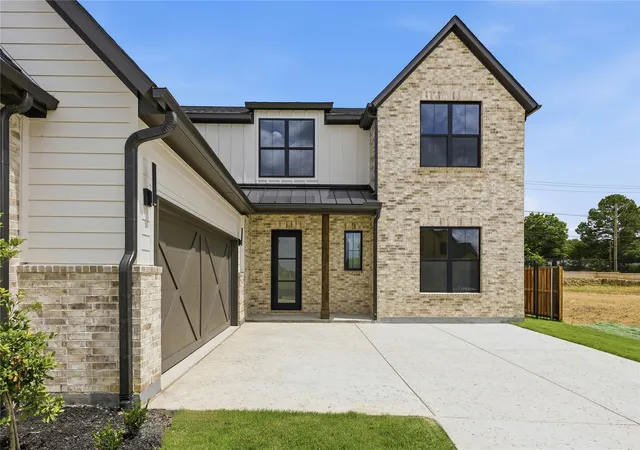 Photo 3 of Single family home for sale at 8421 Witt St, North Richland Hills, TX 76182 | MLS# 21272438 | Listing updated on 2026-10-03