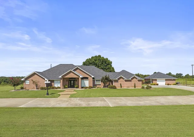 Photo 2 of Single family home for sale at 3673 County Road 4550, Mount Pleasant, TX 75455 | MLS# 21272355 | Listing updated on 2026-08-27
