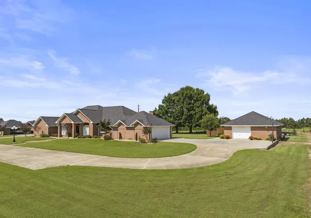 Photo 3 of Single family home for sale at 3673 County Road 4550, Mount Pleasant, TX 75455 | MLS# 21272355 | Listing updated on 2026-08-27