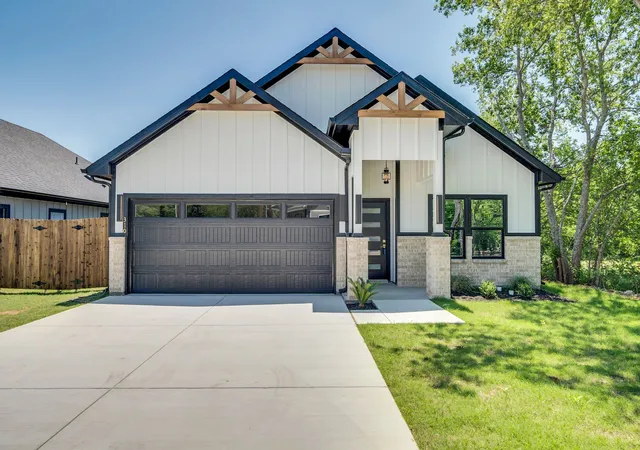 Photo 1 of Single family home for sale at 310 Matthew St, Hillsboro, TX 76645 | MLS# 21272480 | Listing updated on 2026-08-28