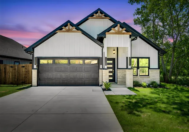 Photo 2 of Single family home for sale at 310 Matthew St, Hillsboro, TX 76645 | MLS# 21272480 | Listing updated on 2026-08-28