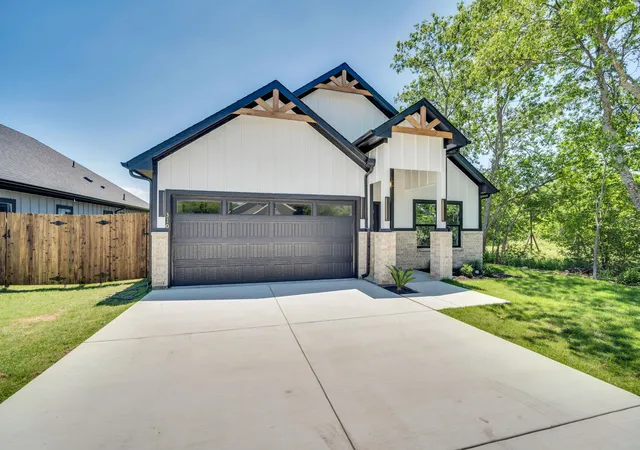 Photo 3 of Single family home for sale at 310 Matthew St, Hillsboro, TX 76645 | MLS# 21272480 | Listing updated on 2026-08-28