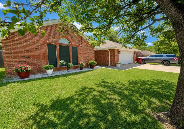 Photo 2 of Sale Pending at 187 Sandy Ln, Reno, TX 75462 | MLS# 21272483 | Listing updated on 2026-07-18