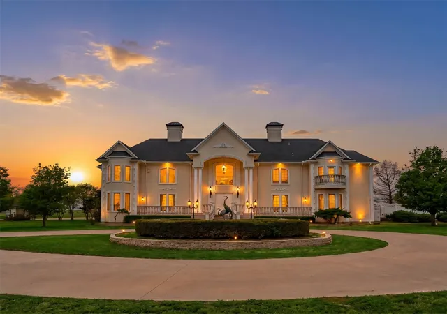 Photo 1 of Mansion for sale at 609 Fm 1306, Gainesville, TX 76240 | MLS# 21243887 | Listing updated on 2026-09-17