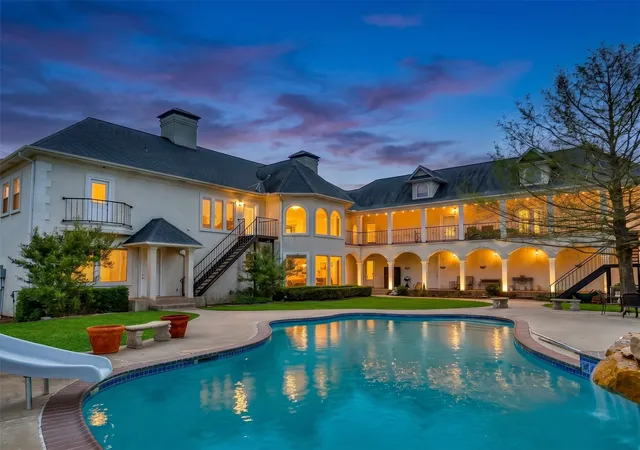 Photo 2 of Mansion for sale at 609 Fm 1306, Gainesville, TX 76240 | MLS# 21243887 | Listing updated on 2026-09-17