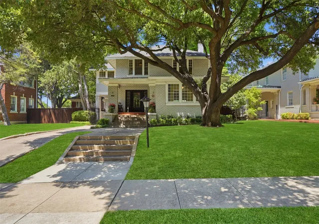 Homes for sale in Fort Worth, TX | 1208 Elizabeth Blvd, Fort Worth, TX 76110 | MLS# 21268399