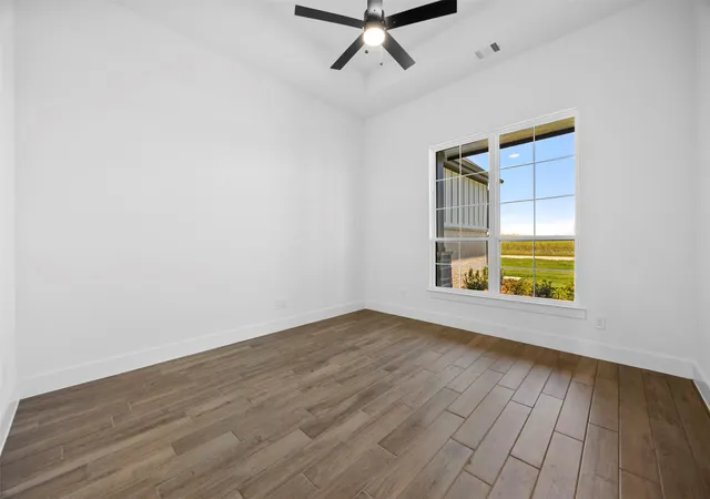 Photo 3 of Single family home for sale at 152 Aanya Ln, Waxahachie, TX 75165 | MLS# 21271310 | Listing updated on 2026-10-07