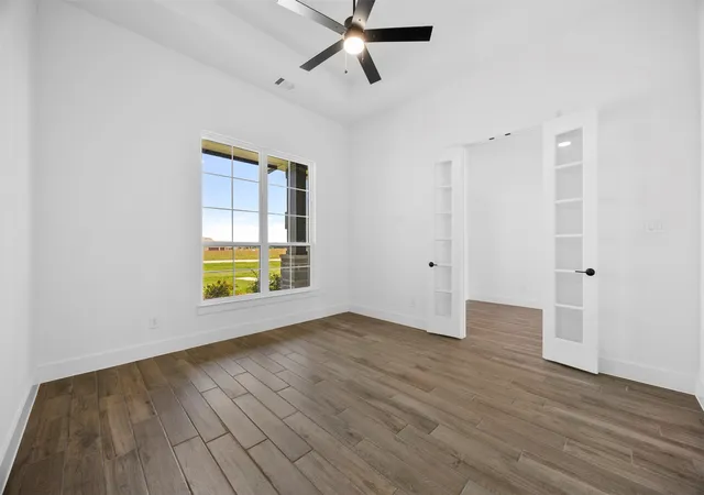 Photo 3 of Single family home for sale at 152 Aanya Ln, Waxahachie, TX 75165 | MLS# 21271310 | Listing updated on 2026-10-07
