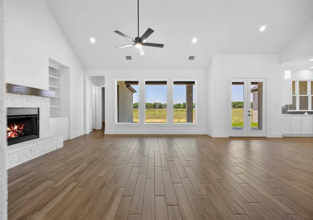 Photo 4 of Single family home for sale at 152 Aanya Ln, Waxahachie, TX 75165 | MLS# 21271310 | Listing updated on 2026-10-07