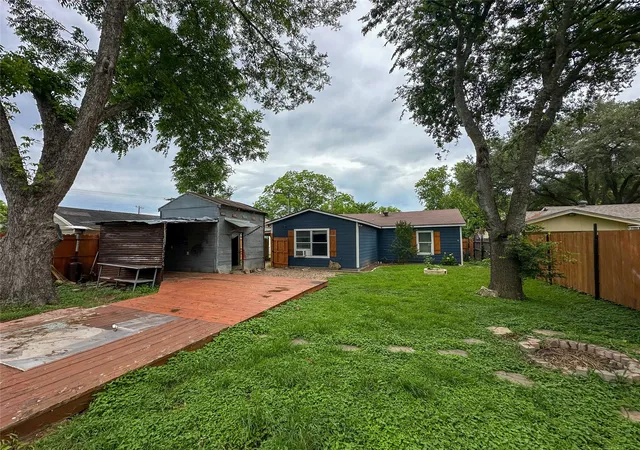Homes for sale in Cleburne, TX | 606 Lilly St, Cleburne, TX 76033 | MLS# 21272574