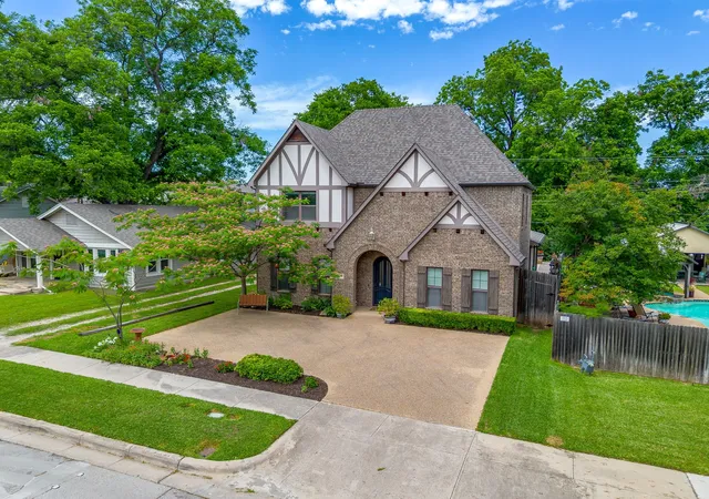 1st image of 3318 W 5th St, Fort Worth, TX 76107 | MLS# 21271001
