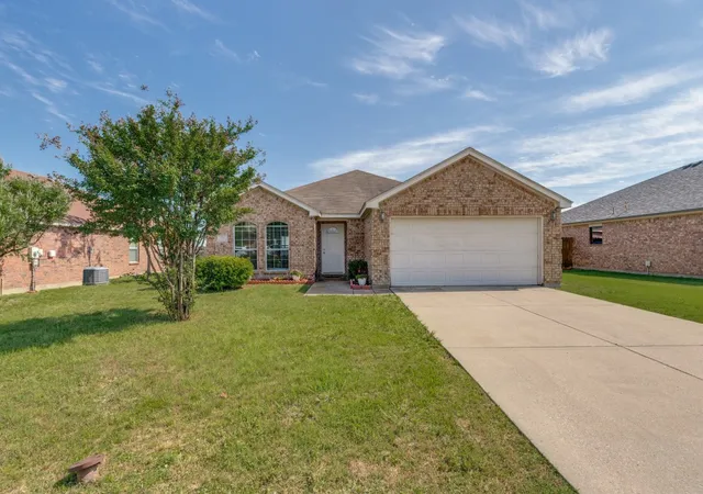 Photo 1 of Sale Pending at 225 Charleston Dr, Anna, TX 75409 | MLS# 21271562 | Listing updated on 2026-09-30