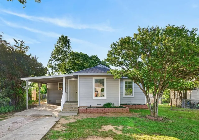 Photo 1 of Single family home for sale at 2006 20Th St, Mineral Wells, TX 76067 | MLS# 21272611 | Listing updated on 2026-10-06