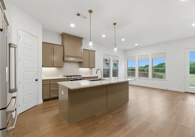 Photo 3 of Single family home for sale at 912 Sandpiper Dr, Aledo, TX 76008 | MLS# 21246470 | Listing updated on 2026-08-28