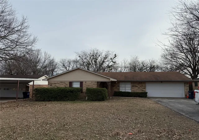 Photo 1 of Single family home for sale at 415 W Highland Dr, Whitewright, TX 75491 | MLS# 21272651 | Listing updated on 2026-08-29