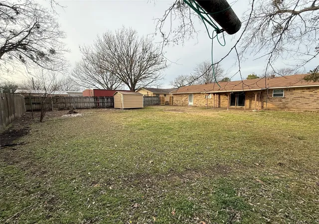 Photo 2 of Single family home for sale at 415 W Highland Dr, Whitewright, TX 75491 | MLS# 21272651 | Listing updated on 2026-08-29