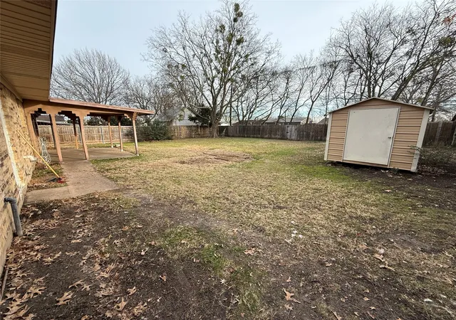 Photo 3 of Single family home for sale at 415 W Highland Dr, Whitewright, TX 75491 | MLS# 21272651 | Listing updated on 2026-08-29