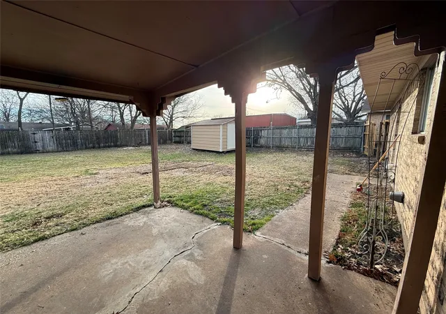 Photo 3 of Single family home for sale at 415 W Highland Dr, Whitewright, TX 75491 | MLS# 21272651 | Listing updated on 2026-08-29