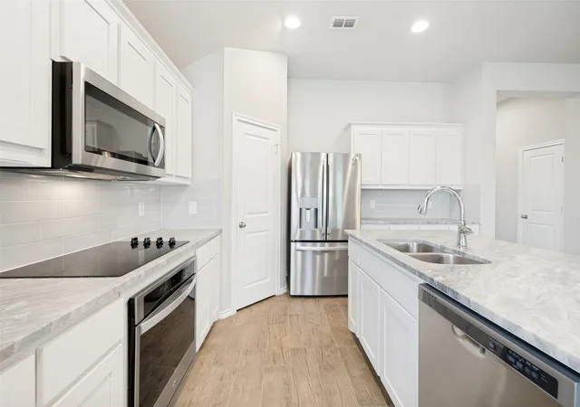 Photo 3 of Single family home for sale at 11449 White River Dr, Aubrey, TX 76227 | MLS# 21266299 | Listing updated on 2026-08-31