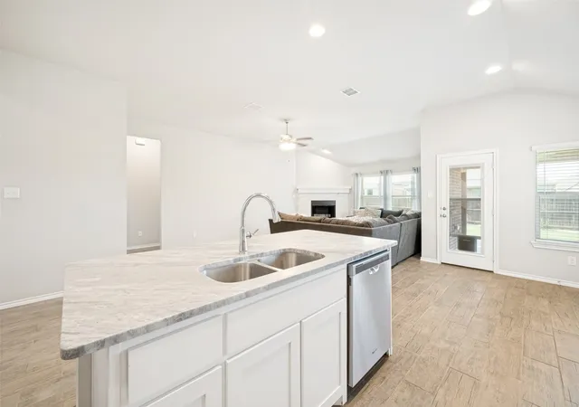Photo 4 of Single family home for sale at 11449 White River Dr, Aubrey, TX 76227 | MLS# 21266299 | Listing updated on 2026-08-31
