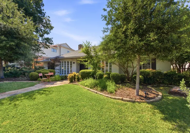Photo 1 of Single family home for sale at 209 Fall Creek Dr, Richardson, TX 75080 | MLS# 21267886 | Listing updated on 2026-08-20