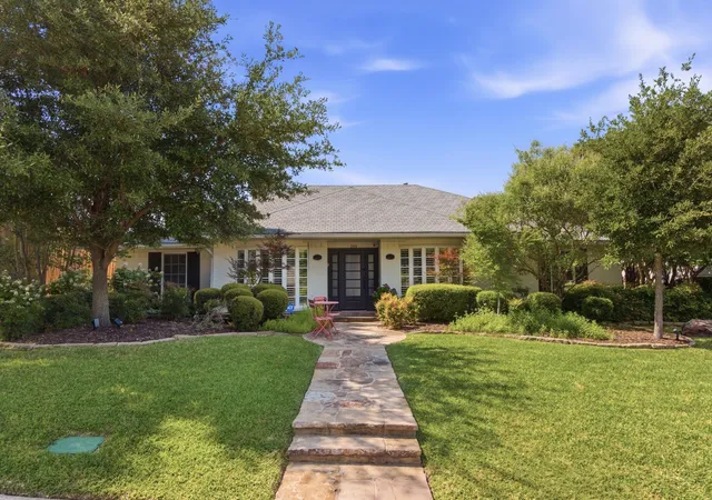 Photo 4 of Single family home for sale at 209 Fall Creek Dr, Richardson, TX 75080 | MLS# 21267886 | Listing updated on 2026-08-20