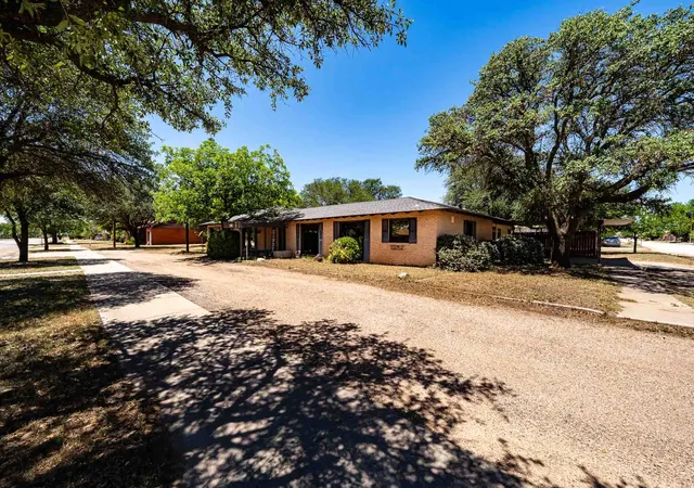Homes for sale in Hamlin, TX | 514 W Lake Dr, Hamlin, TX 79520 | MLS# 21272700