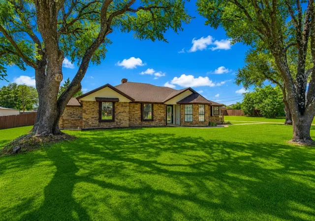Homes for sale in Cleburne, TX | 2721 North Hills Terrace, Cleburne, TX 76031 | MLS# 21272567