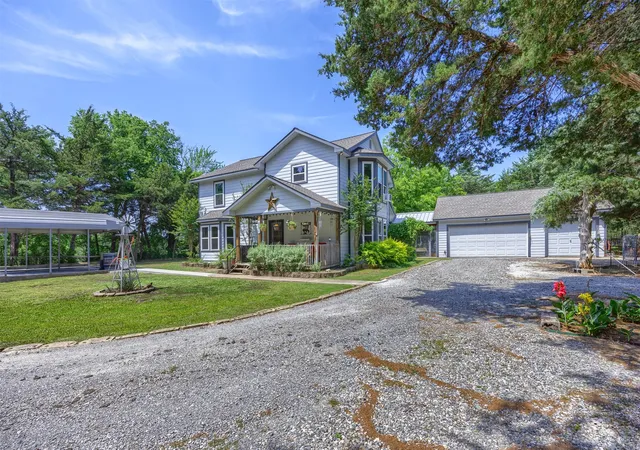Photo 3 of Single family home for sale at 881 Wild Rd, Van Alstyne, TX 75495 | MLS# 21262462 | Listing updated on 2026-08-04