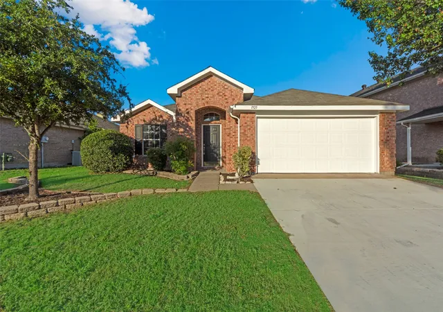 Homes for sale in Little Elm, TX | 1925 Clear Creek Dr, Little Elm, TX 75068 | MLS# 21272725