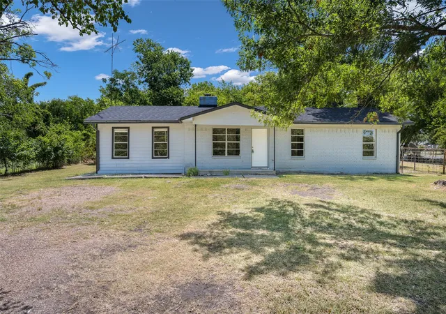 Homes for sale in Kemp, TX | 101 Smackover, Kemp, TX 75143 | MLS# 21272347