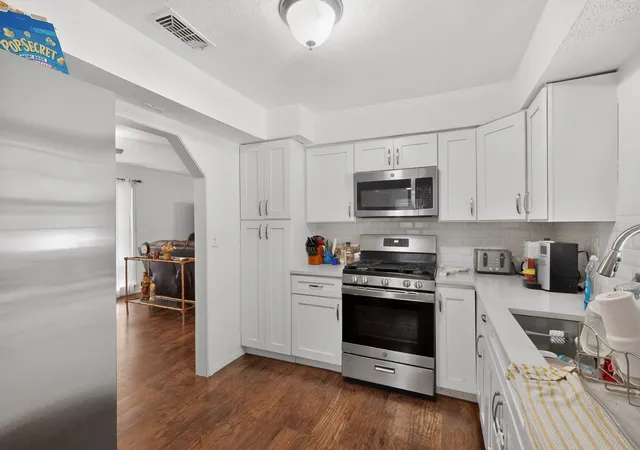 Photo 3 of Sale Pending at 8927 Beckley View Ave, Dallas, TX 75232 | MLS# 21272786 | Listing updated on 2026-08-12