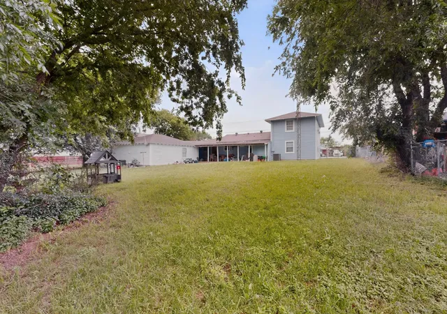 Photo 3 of Sale Pending at 8927 Beckley View Ave, Dallas, TX 75232 | MLS# 21272786 | Listing updated on 2026-08-12