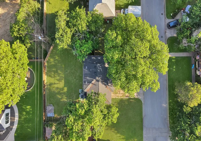 Photo 2 of Single family home for sale at 1103 Bellaire Dr, Grapevine, TX 76051 | MLS# 21270851 | Listing updated on 2026-08-25