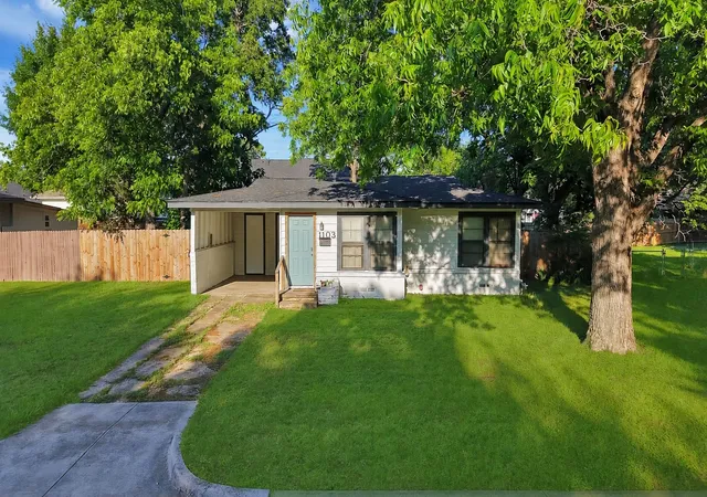 Photo 3 of Single family home for sale at 1103 Bellaire Dr, Grapevine, TX 76051 | MLS# 21270851 | Listing updated on 2026-08-25