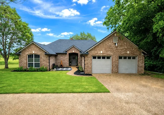 Homes for sale in Whitney, TX | 7059 Golf Dr, Whitney, TX 76692 | MLS# 21257905