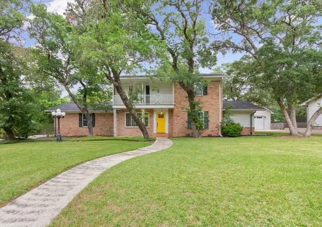 Homes for sale in Woodway, TX | 425 White Hall Rd, Woodway, TX 76712 | MLS# 21272842