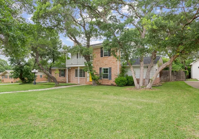 Homes for sale in Woodway, TX | 425 White Hall Rd, Woodway, TX 76712 | MLS# 21272842