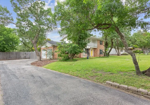 Homes for sale in Woodway, TX | 425 White Hall Rd, Woodway, TX 76712 | MLS# 21272842