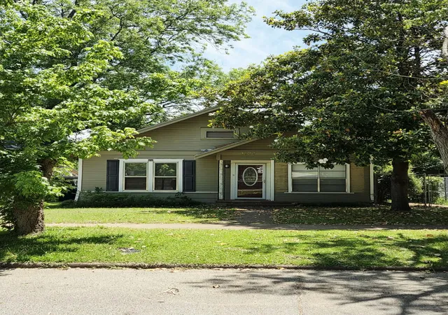 Photo 1 of Single family home for sale at 1120 W Main St, Denison, TX 75020 | MLS# 21272565 | Listing updated on 2026-10-05