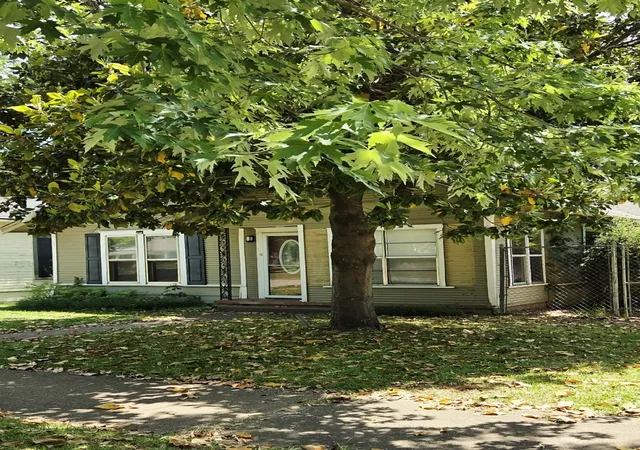 Photo 2 of Single family home for sale at 1120 W Main St, Denison, TX 75020 | MLS# 21272565 | Listing updated on 2026-10-05