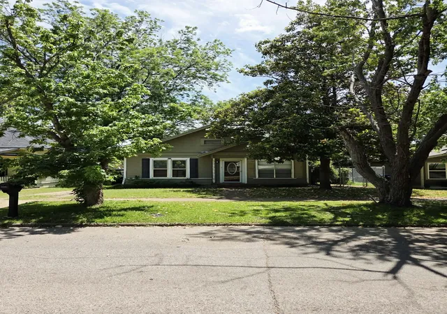 Photo 3 of Single family home for sale at 1120 W Main St, Denison, TX 75020 | MLS# 21272565 | Listing updated on 2026-10-05