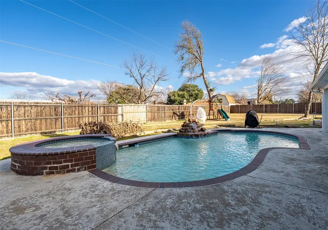 Photo 3 of Sale Pending at 300 Rash Ln, Terrell, TX 75160 | MLS# 21272884 | Listing updated on 2026-08-26